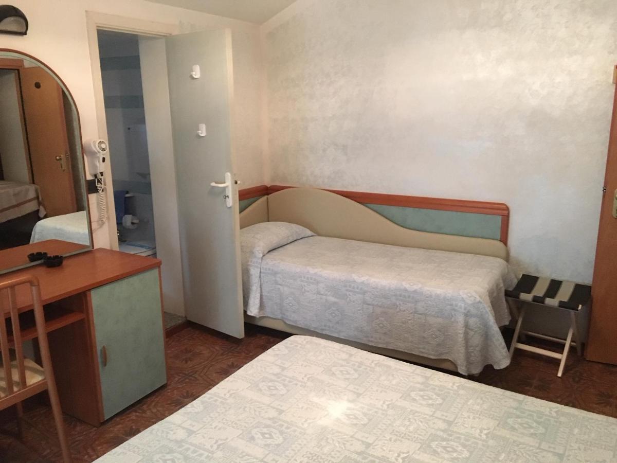 Hotel La Pineta Riccione Esterno foto