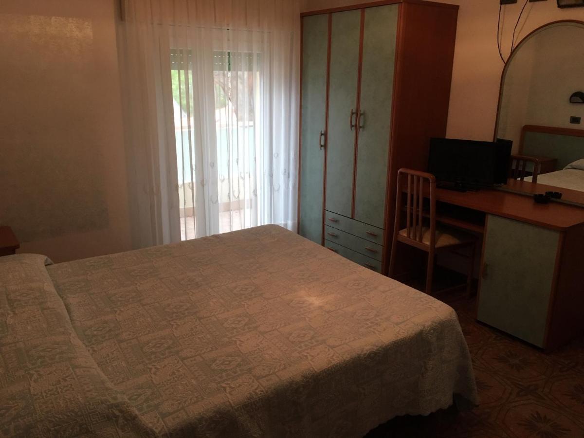 Hotel La Pineta Riccione Esterno foto