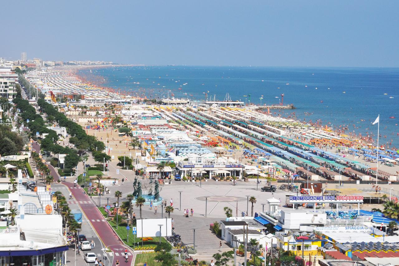 Hotel La Pineta Riccione Esterno foto